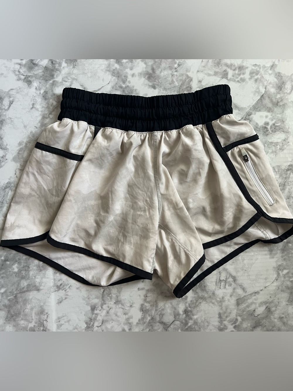Lululemon Tracker III Running Shorts 4 Light Gray Camo Black Trim